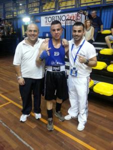 Yuri Sampirisi vittorioso a Torino, con i tecnici Giuseppe Virton e Rocco Manisi